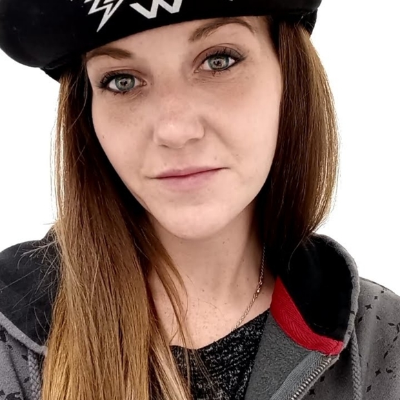 Meet your Posher,Sam🌼 - Picture 3 of 4